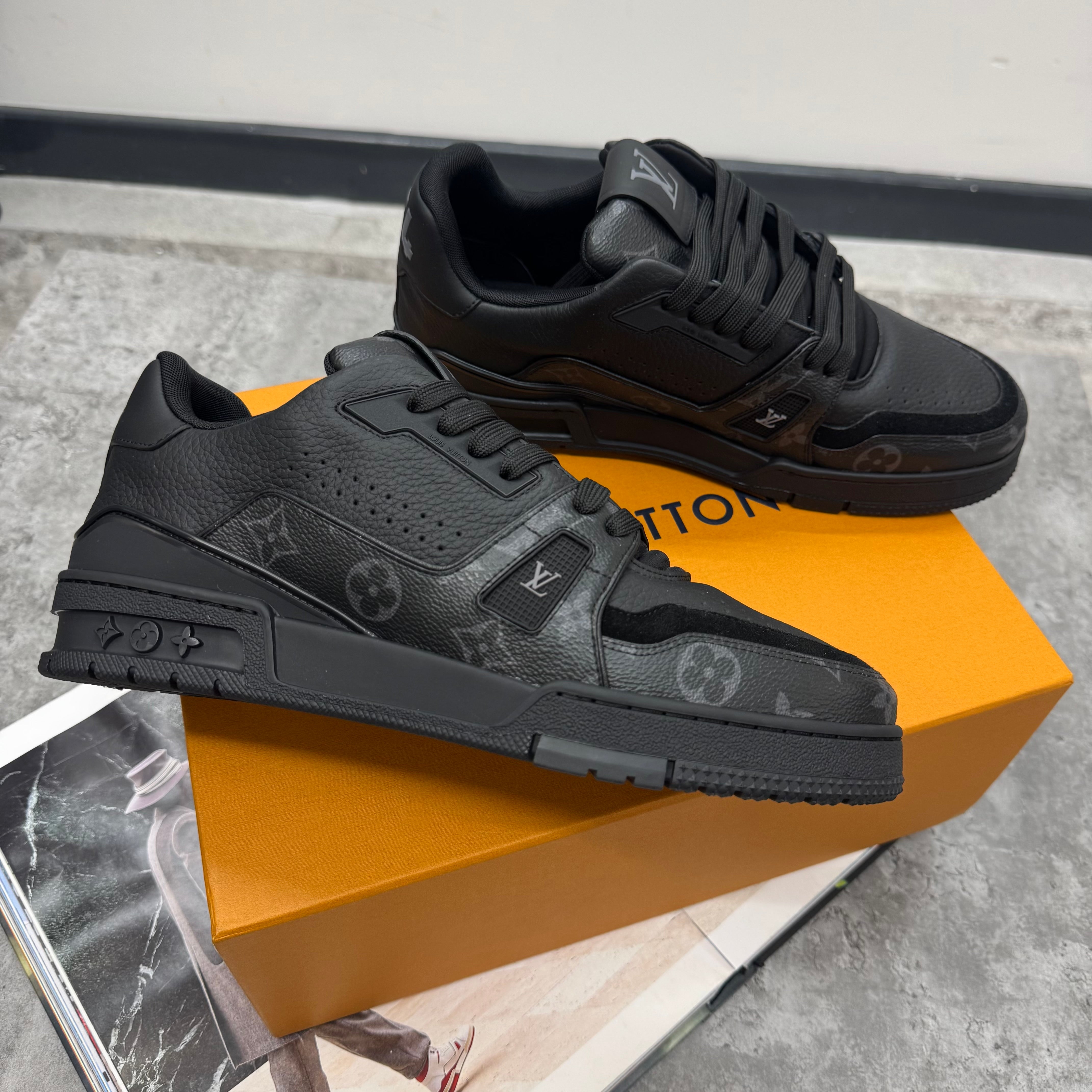 (PRE-ORDER) LVE - MONOGRAM TRAINERS - BLACK