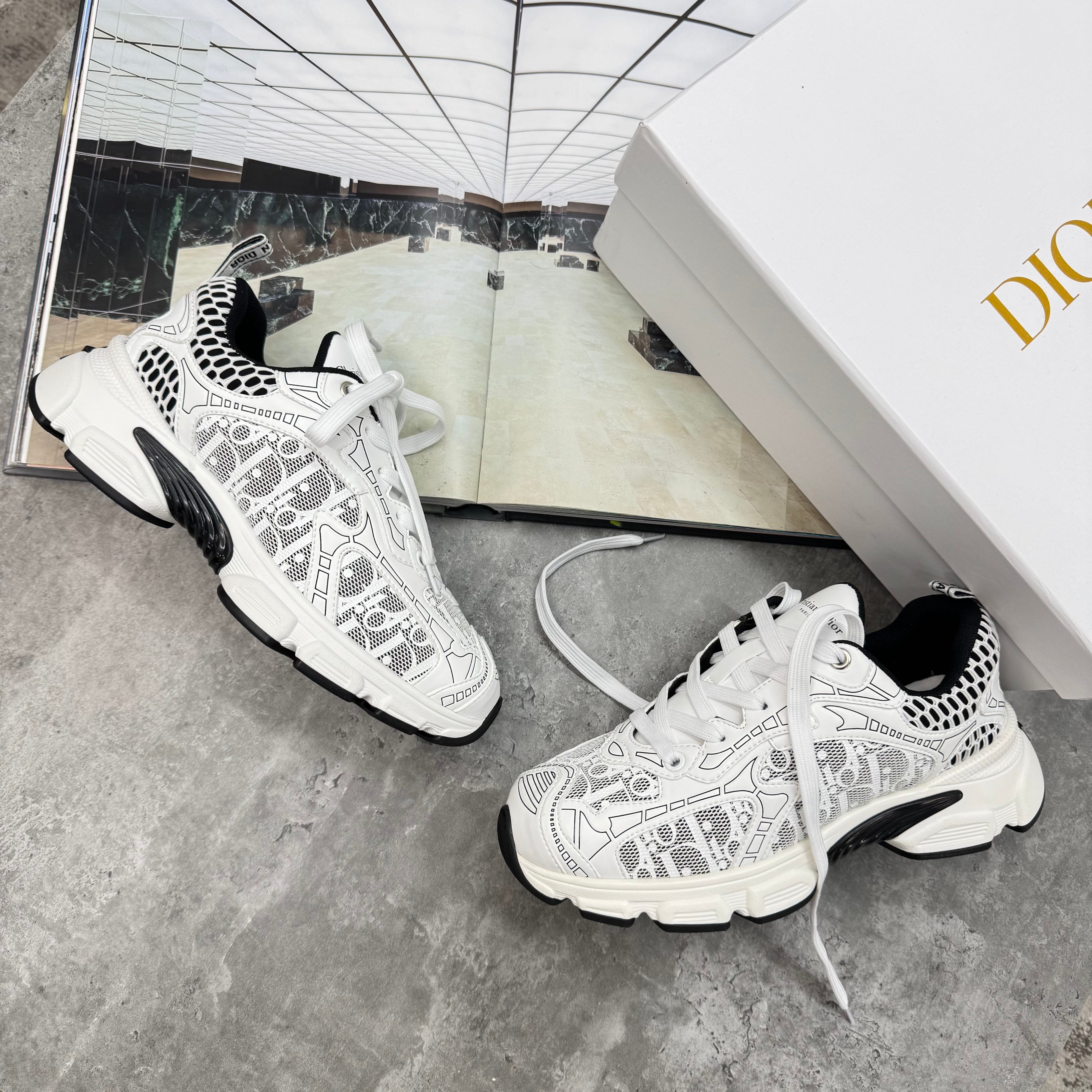 (PRE-ORDER) WOMENS CD VIBE TRAINER - WHITE