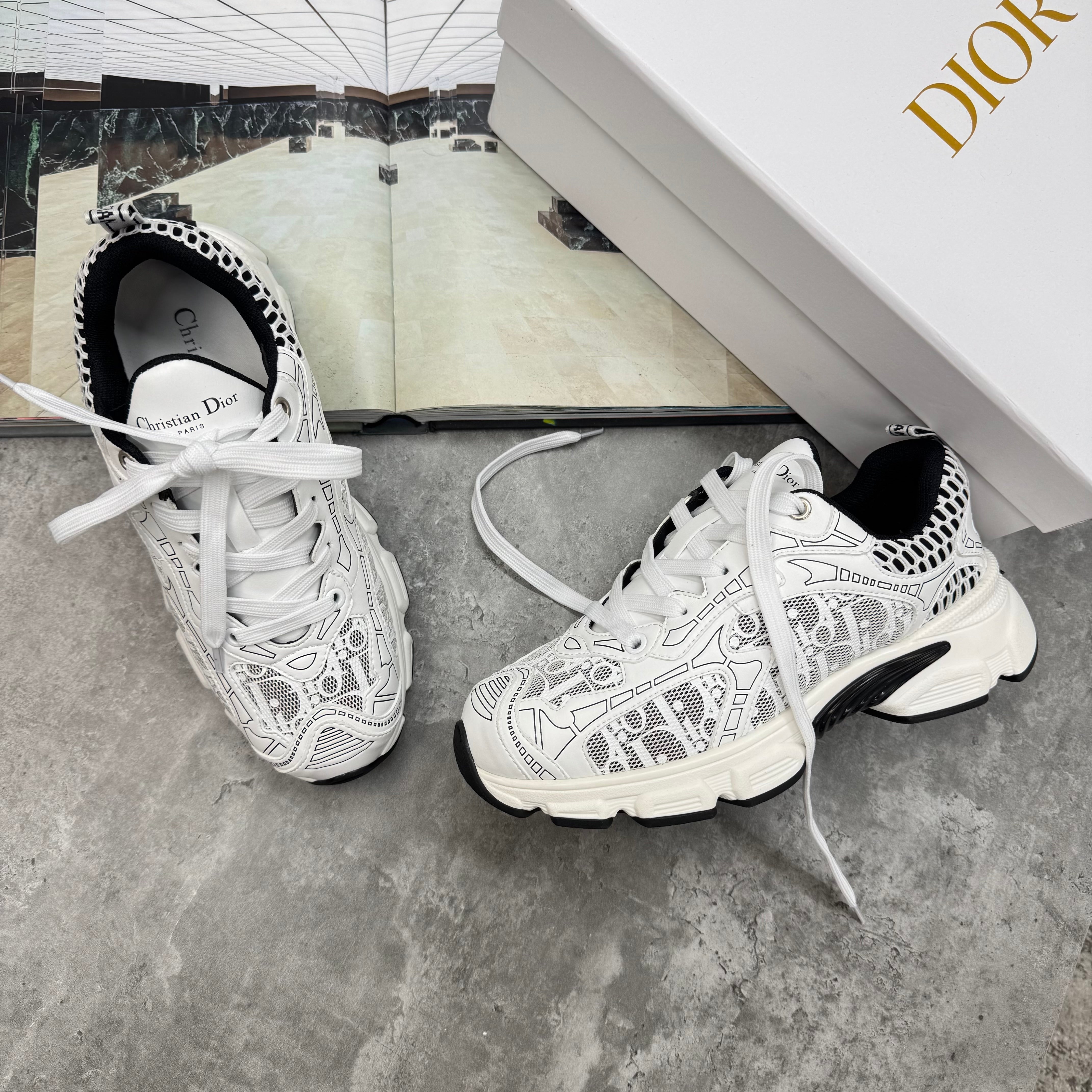 (PRE-ORDER) WOMENS CD VIBE TRAINER - WHITE