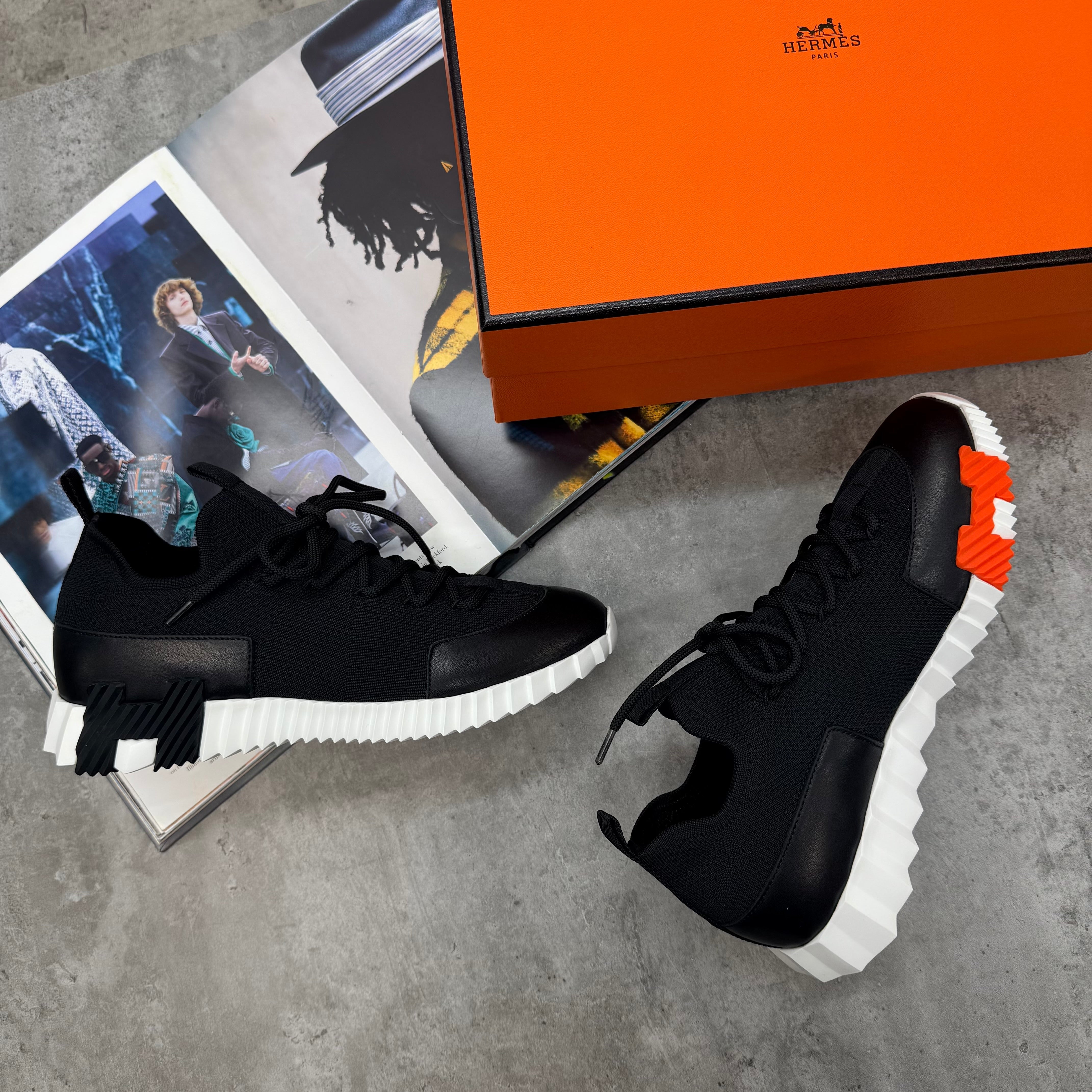 (PRE-ORDER) HMES - TRAINERS - BLACK/WHITE