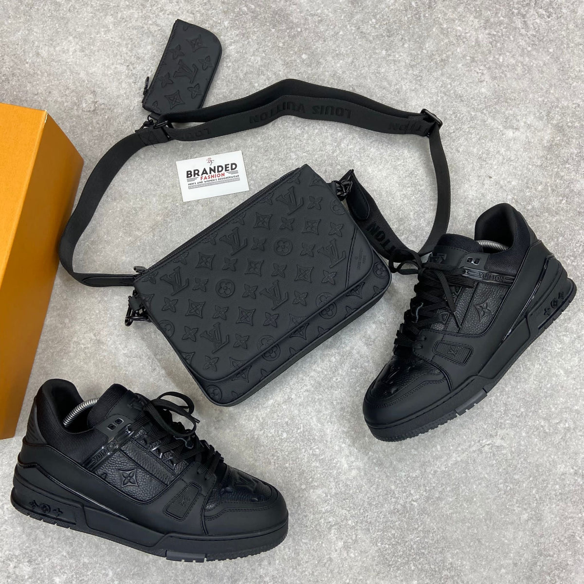 LVE - TRAINERS - BLACK