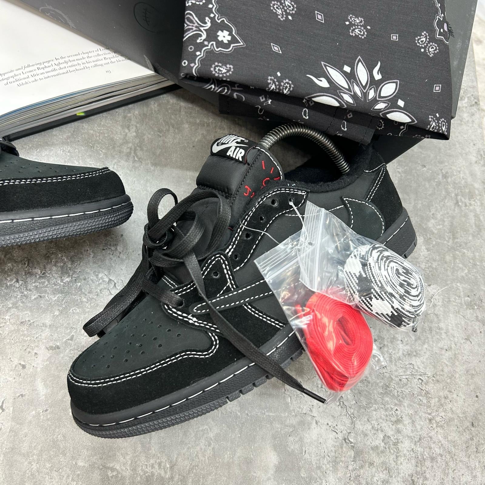 (PRE-ORDER) N X TS - AIR JORDAN 1 - PHANTOM BLACK