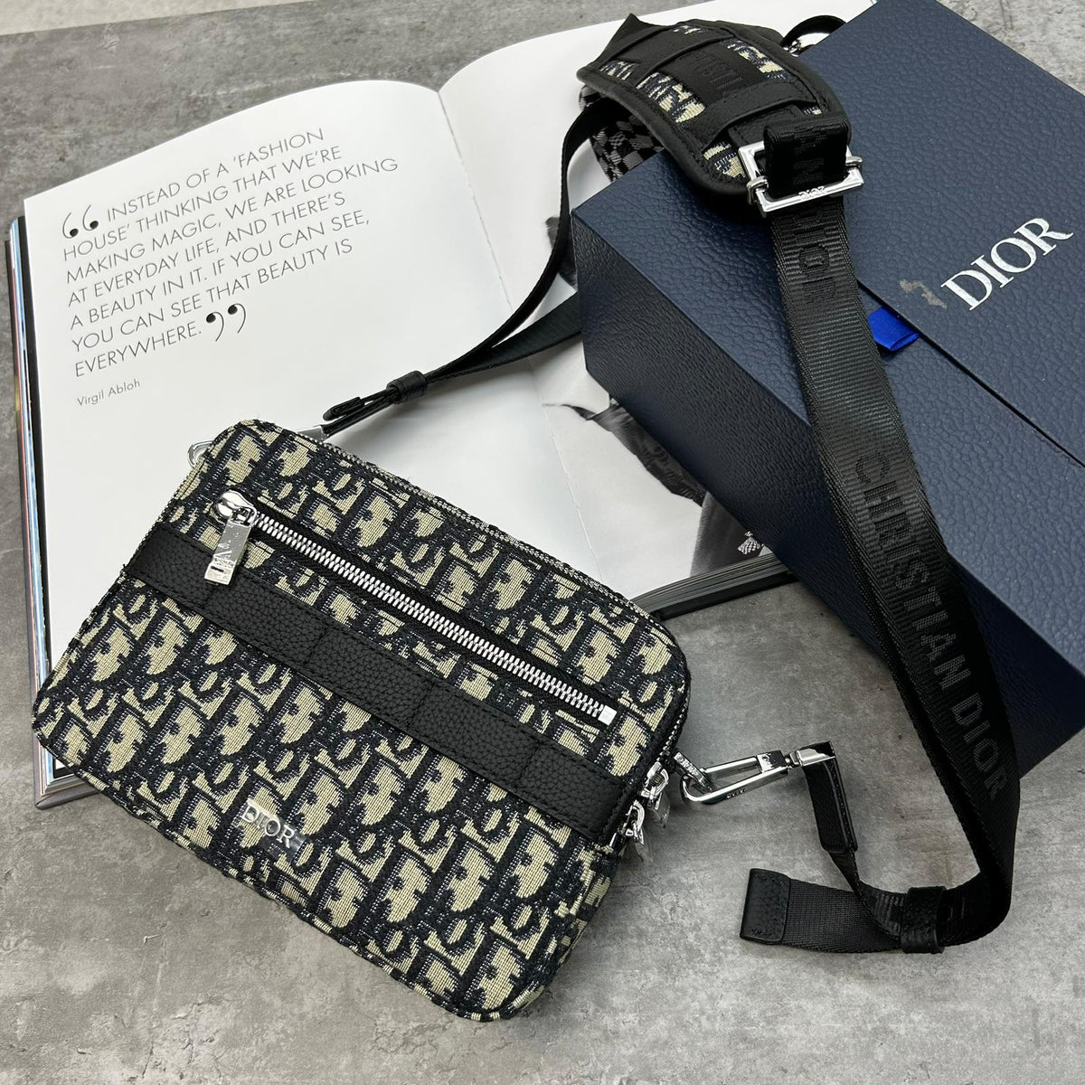 CD - OBLIQUE SAFARI BAG