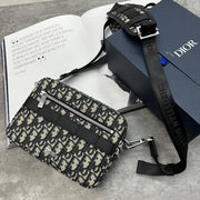 CD - OBLIQUE SAFARI BAG