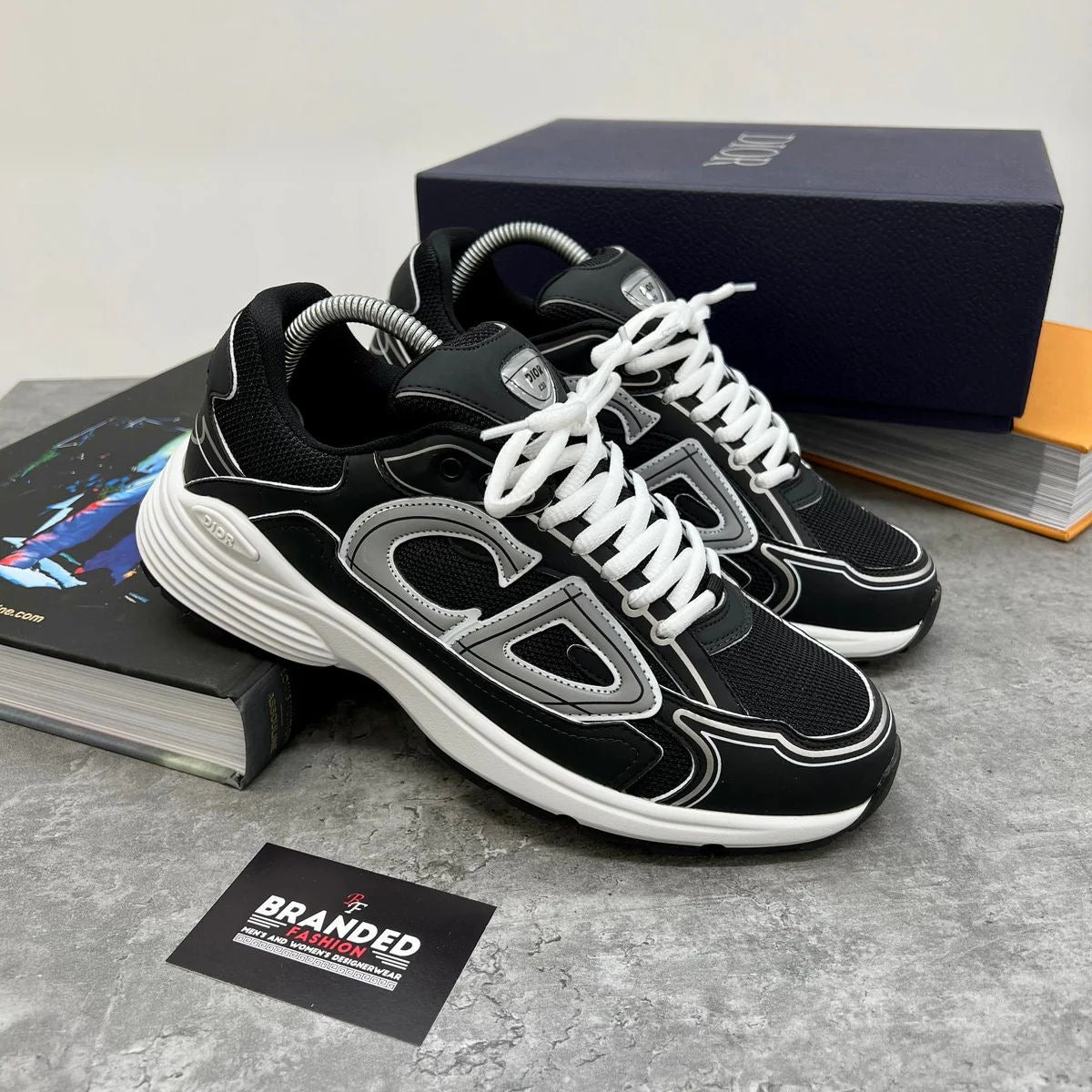 B30 - TRAINER - BLACK/WHITE