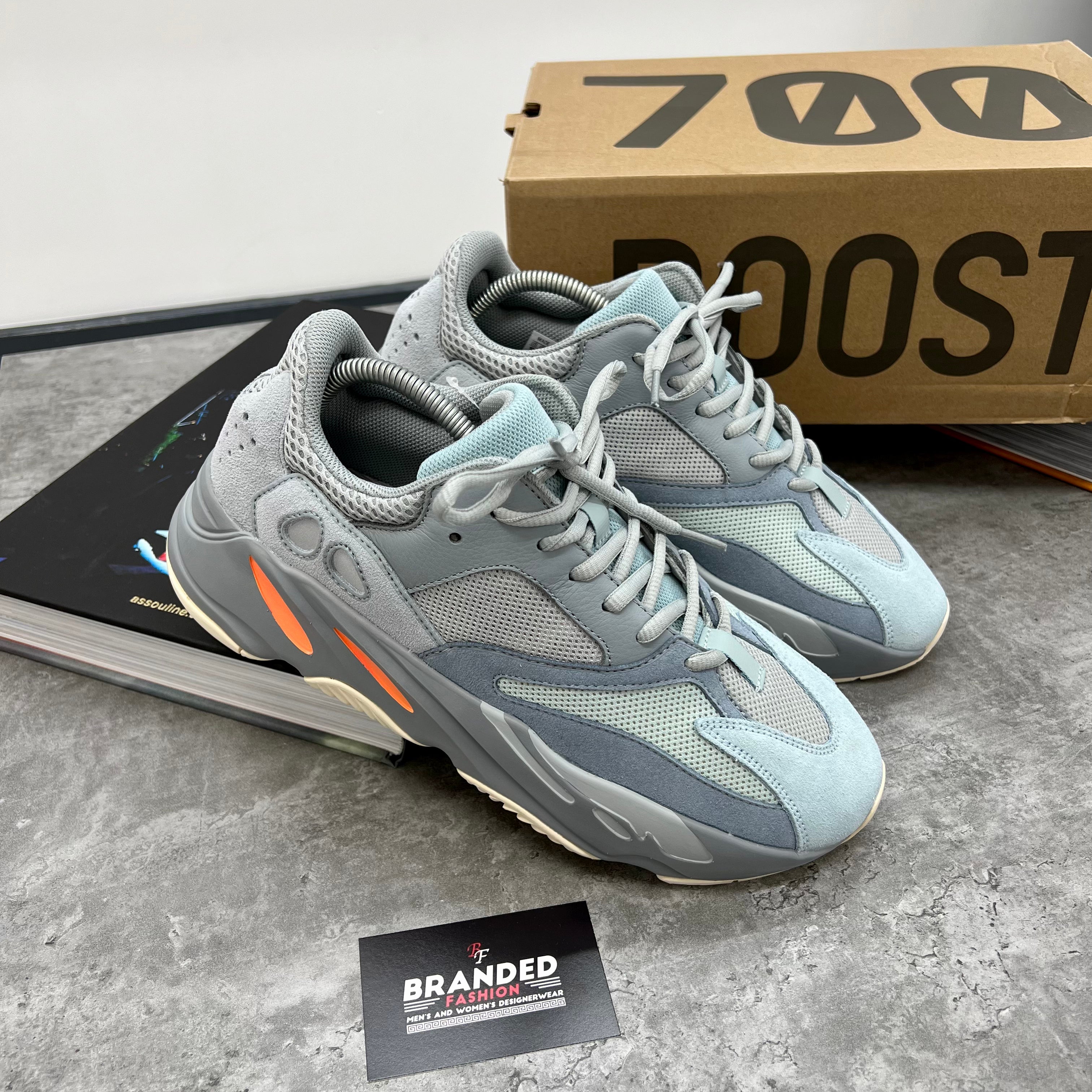 (PRE-ORDER) YZY 700 TRAINER - INERTI