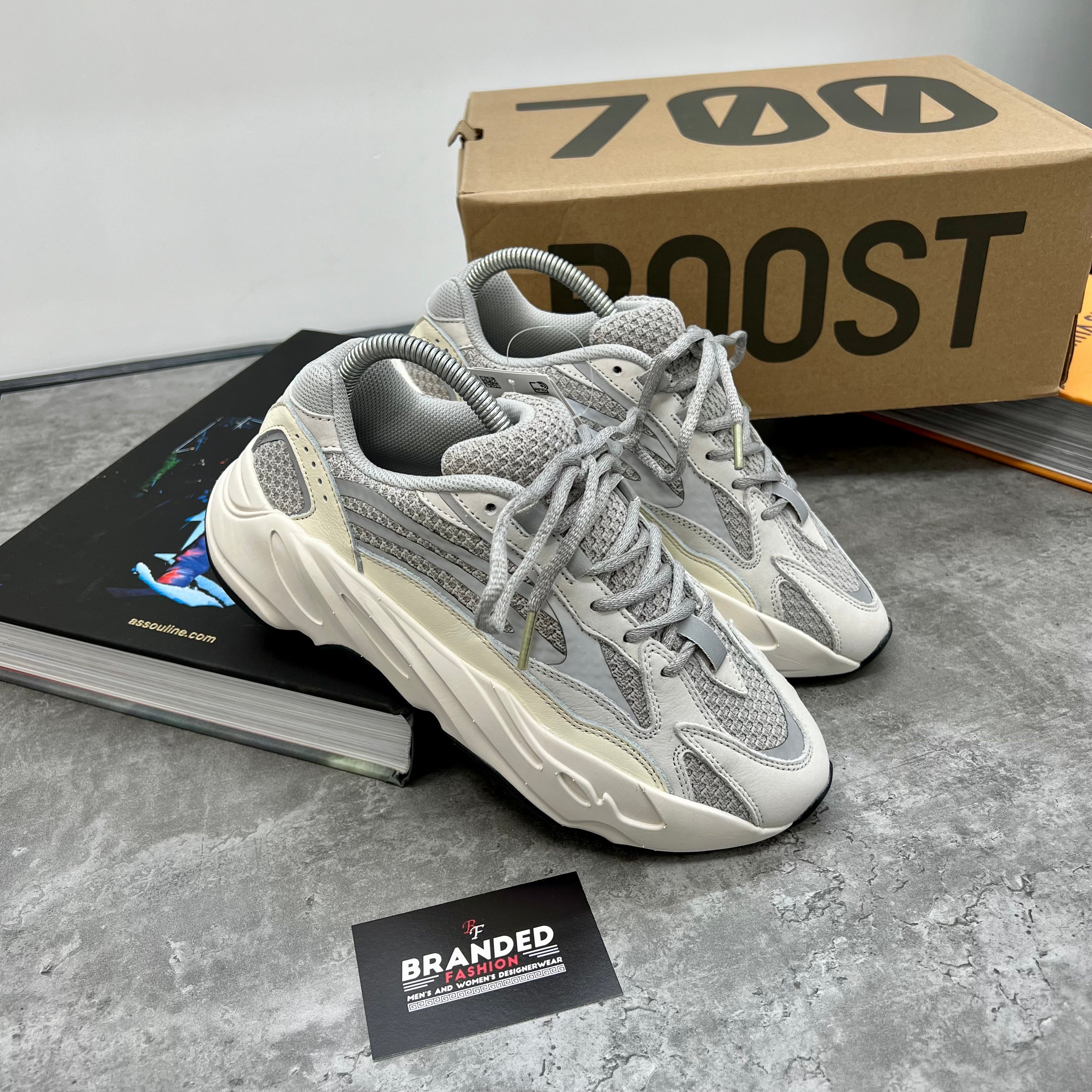 (PRE-ORDER) YZY 700 TRAINER - STATIC