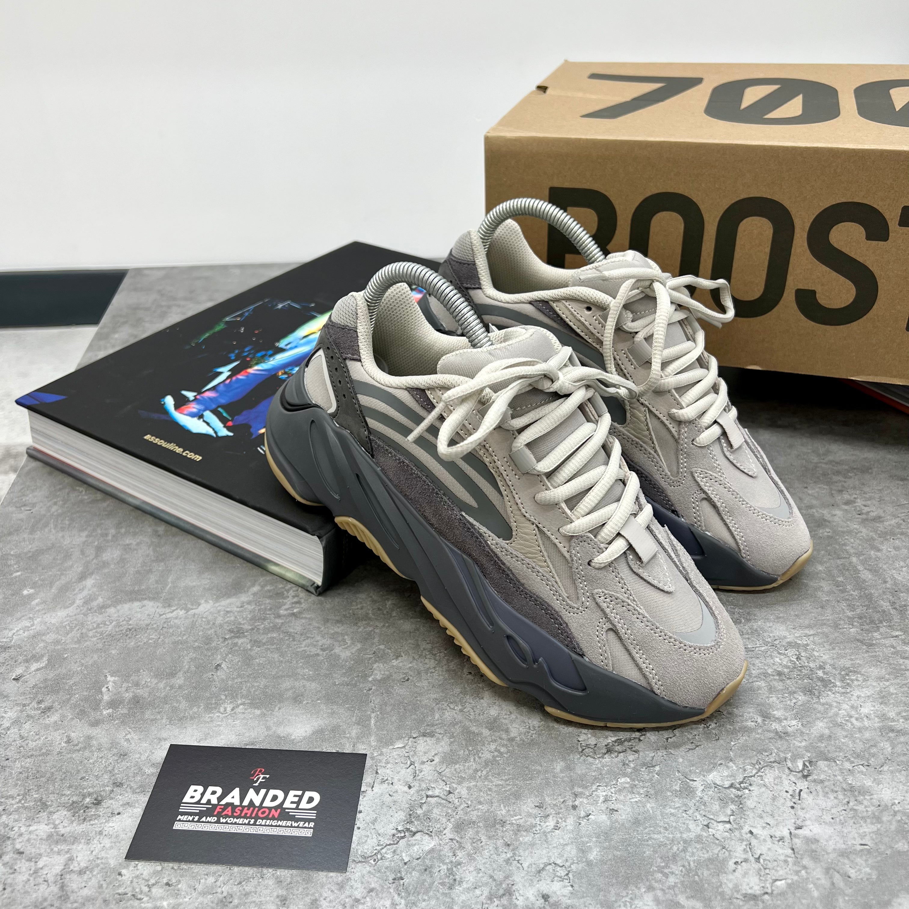 (PRE-ORDER) YZY 700 TRAINER - THERPA