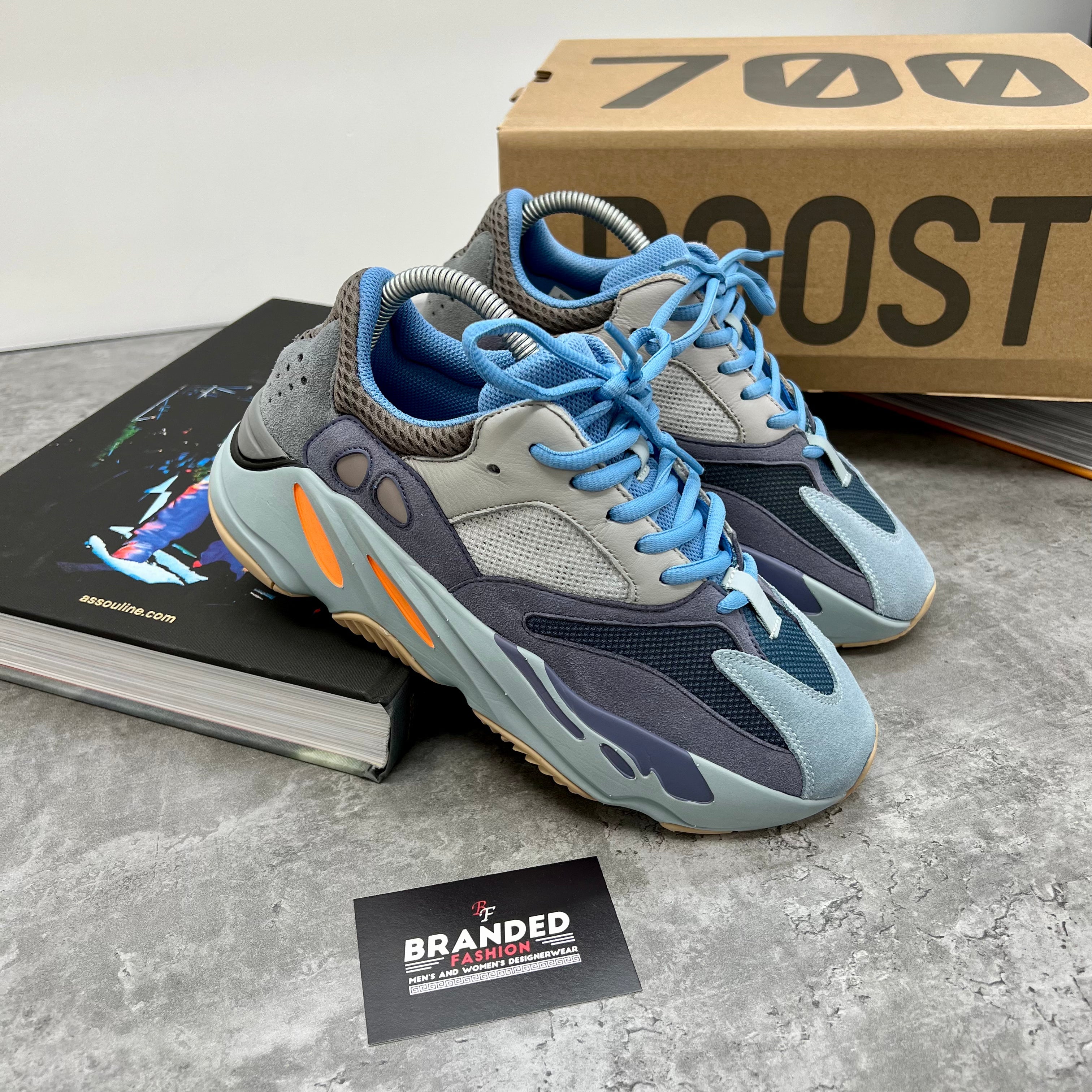 (PRE-ORDER) YZY 700 TRAINER - CARBLU
